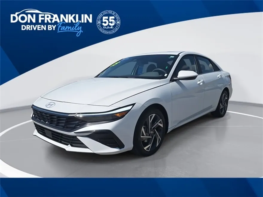 2025 Hyundai Elantra SEL Convenience photo 1