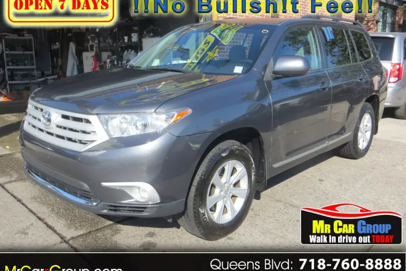 2013 Toyota Highlander Plus photo 1