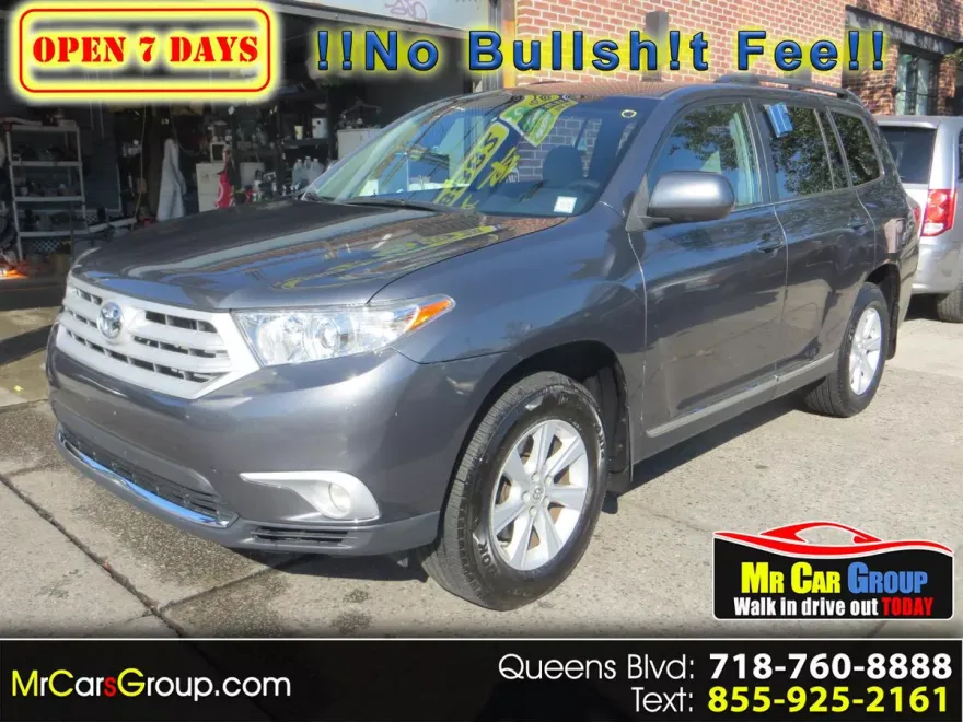 2013 Toyota Highlander Plus photo 1