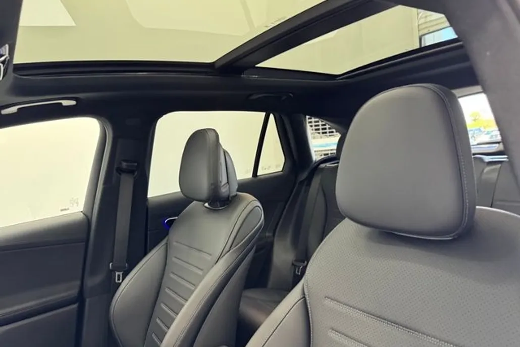2026 Mercedes Benz GLC 300 photo 1