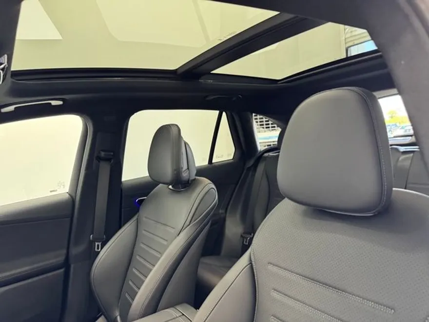 2026 Mercedes Benz GLC 300 photo 1