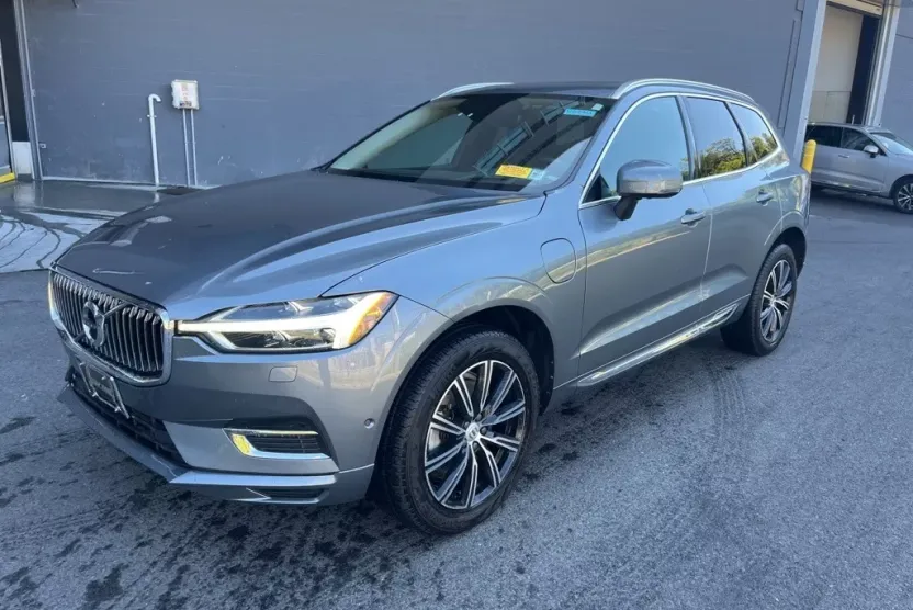 2020 Volvo XC60 Hybrid T8 Inscription photo 1