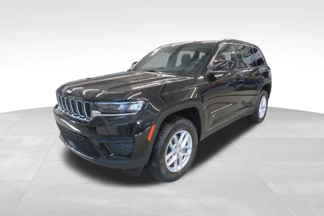 2025 Jeep Grand Cherokee Laredo photo 1