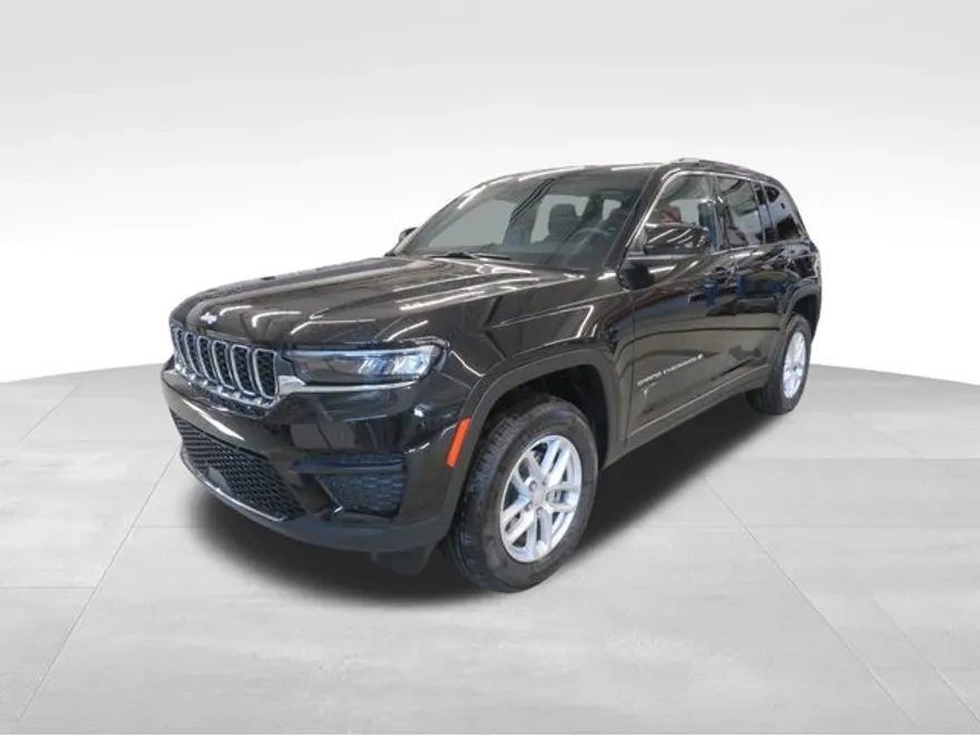 2025 Jeep Grand Cherokee Laredo photo 1