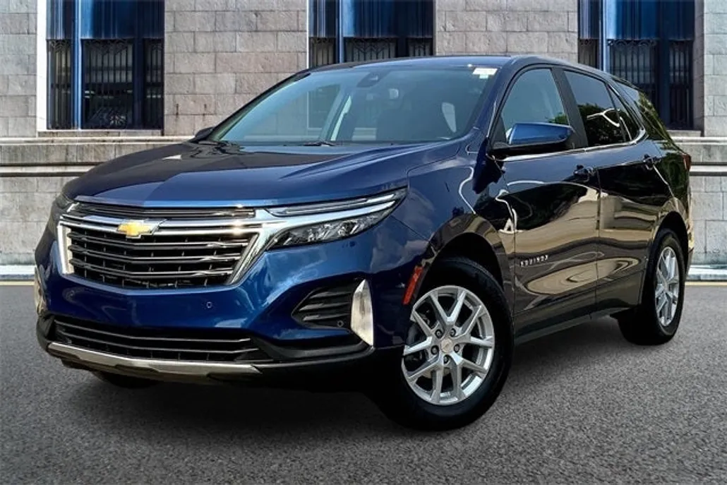 2023 Chevrolet Equinox LT photo 1