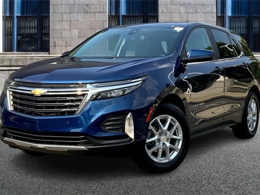 2023 Chevrolet Equinox LT photo 1