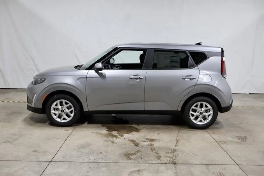 2025 Kia Soul S photo 1