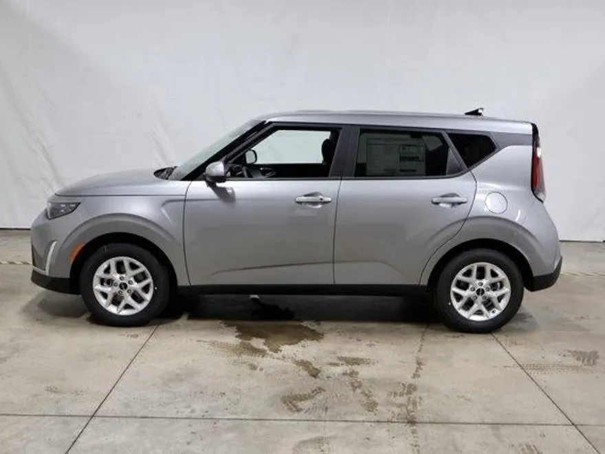 2025 Kia Soul S photo 1