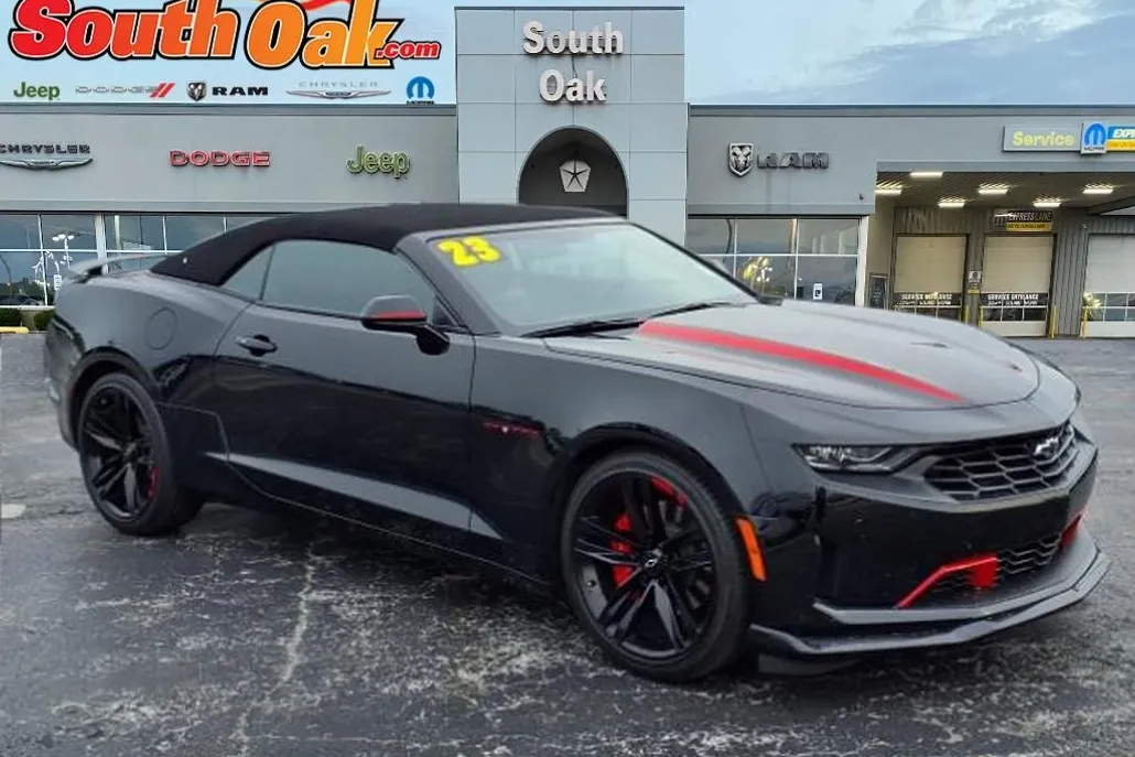 2023 Chevrolet Camaro 2LT photo 1