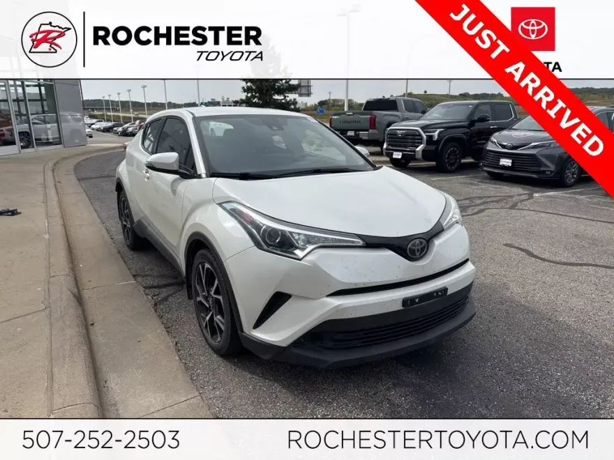 2019 Toyota C-HR XLE photo 1