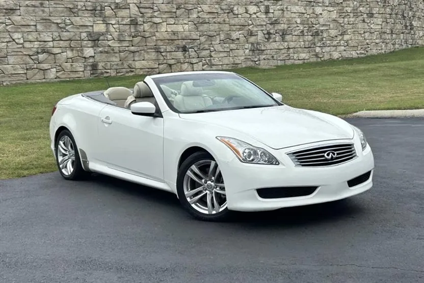 2010 Infiniti G37 photo 1