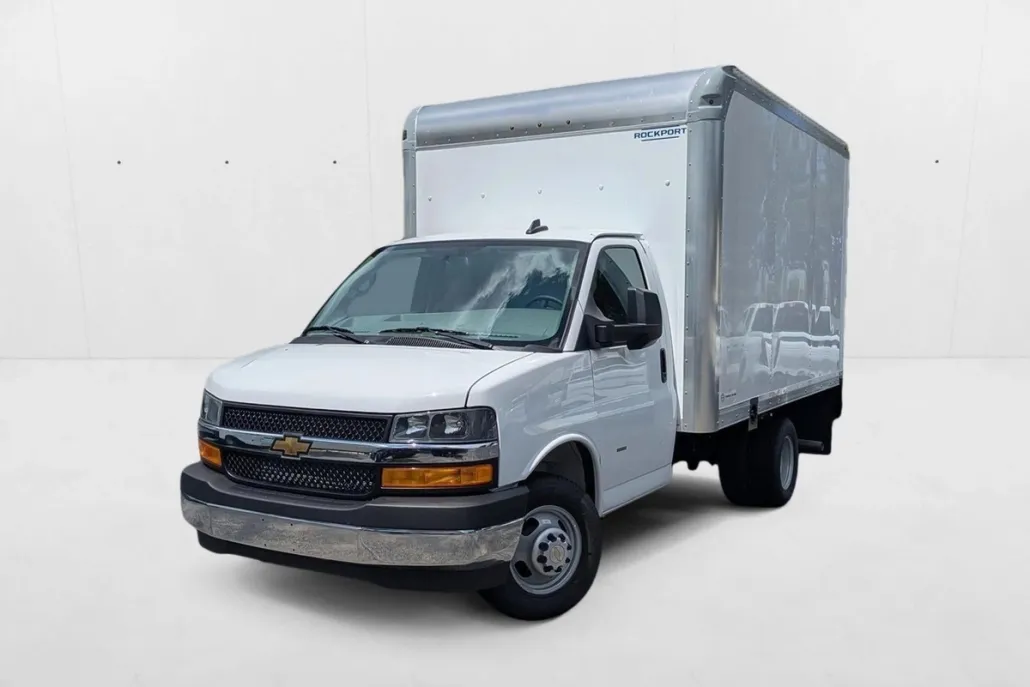 2025 Chevrolet Express Cutaway 3500 Base photo 1