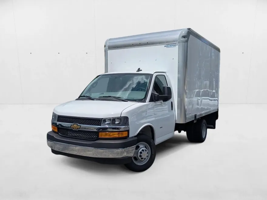 2025 Chevrolet Express Cutaway 3500 Base photo 1