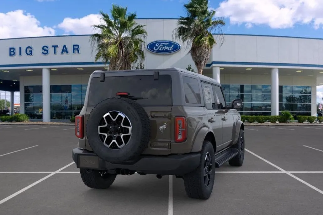 2025 Ford Bronco Outer Banks photo 1