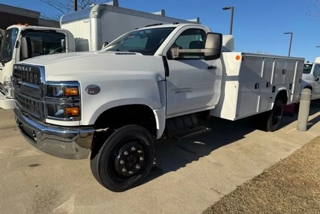 2024 Chevrolet Silverado 5500HD Work Truck photo 1