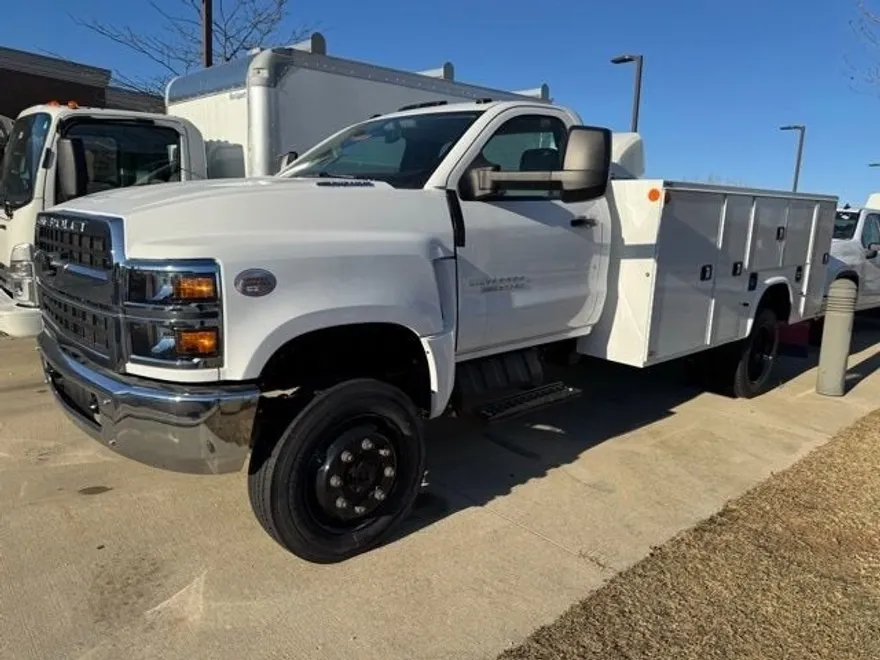 2024 Chevrolet Silverado 5500HD Work Truck photo 1
