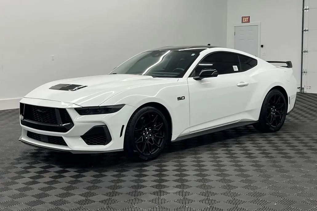 2024 Ford Mustang GT Premium photo 1