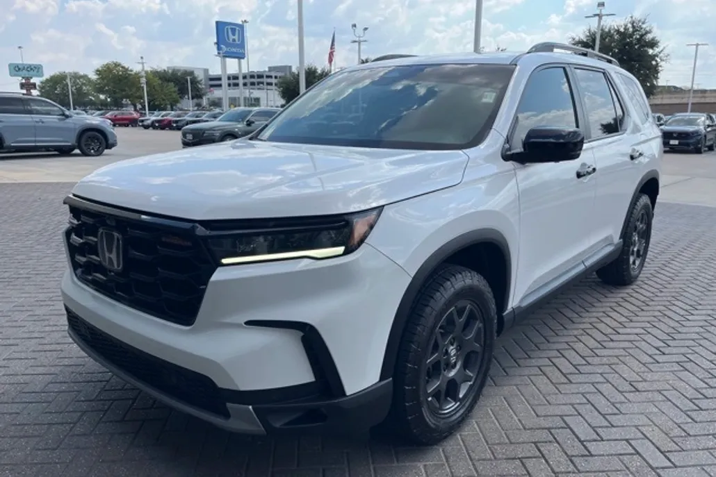 2025 Honda Pilot TrailSport photo 1