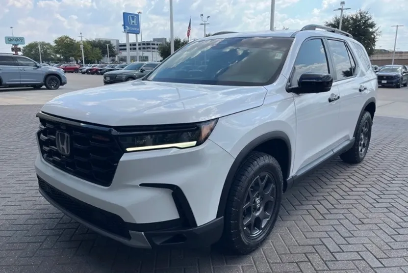 2025 Honda Pilot TrailSport photo 1