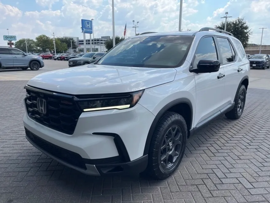 2025 Honda Pilot TrailSport photo 1