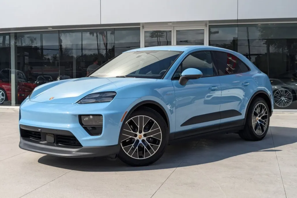 2025 Porsche Macan Electric photo 1
