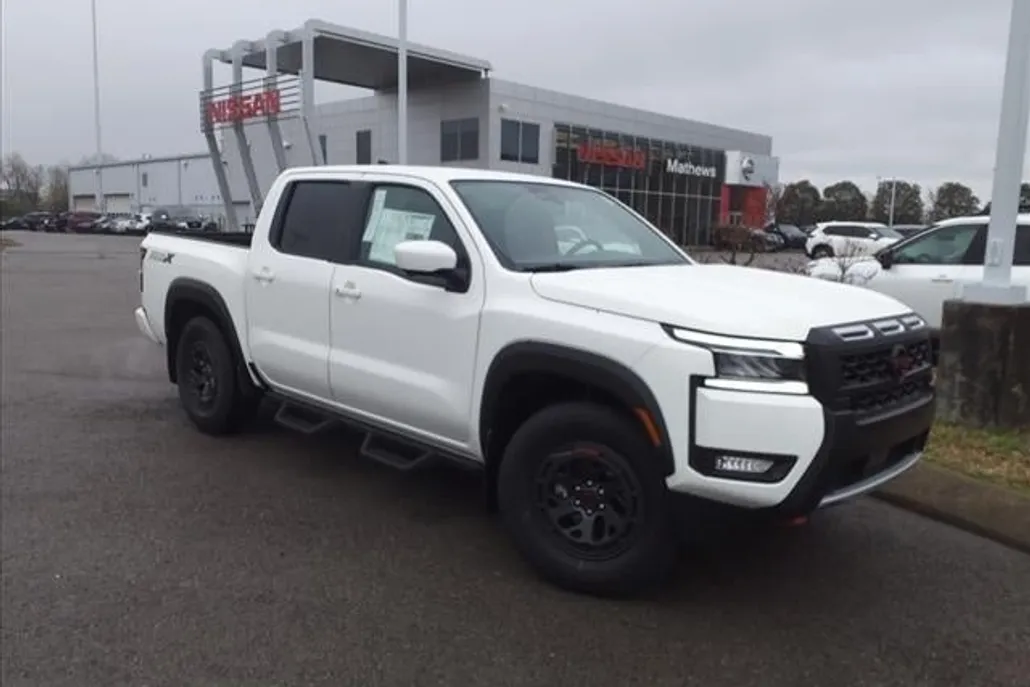 2025 Nissan Frontier Crew Cab PRO-X photo 1