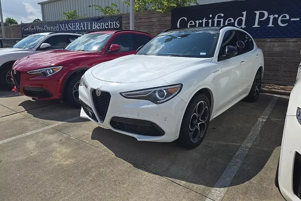 2022 Alfa Romeo Stelvio Ti Sport photo 1