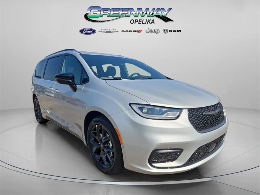 2026 Chrysler Pacifica Limited photo 1