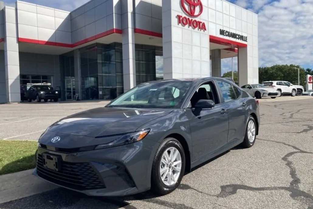 2025 Toyota Camry LE photo 1