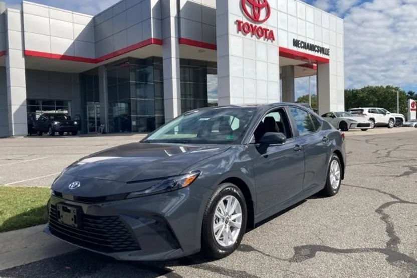 2025 Toyota Camry LE photo 1