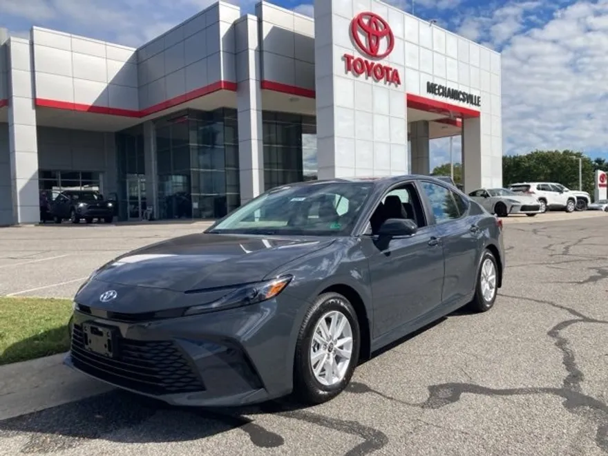 2025 Toyota Camry LE photo 1