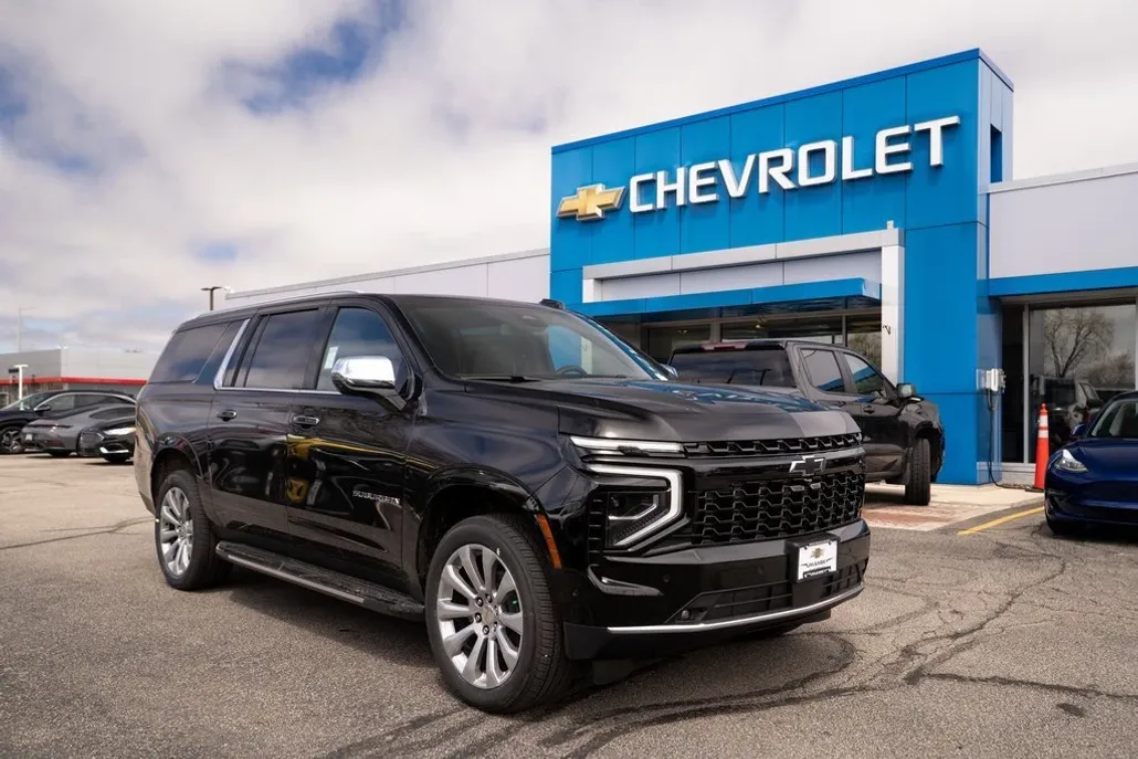 2025 Chevrolet Suburban Premier photo 1