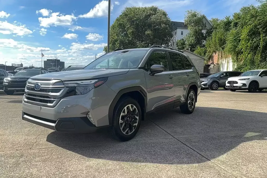 2025 Subaru Forester Premium Base photo 1