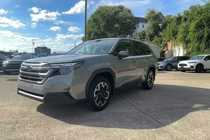 2025 Subaru Forester Premium Base photo 1