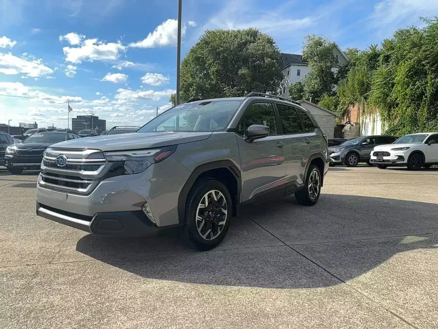 2025 Subaru Forester Premium Base photo 1