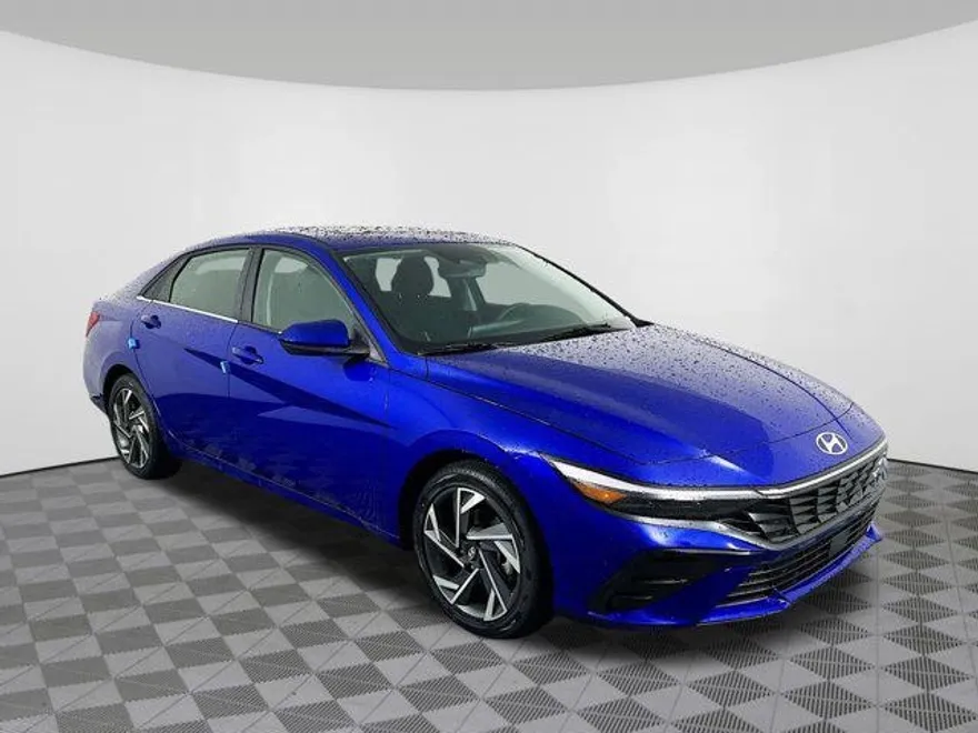 2025 Hyundai Elantra SEL Convenience photo 1