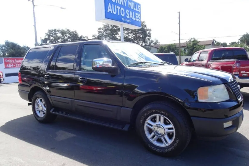 2004 Ford Expedition XLT photo 1