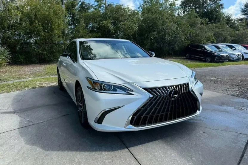 2024 Lexus ES 250 AWD photo 1