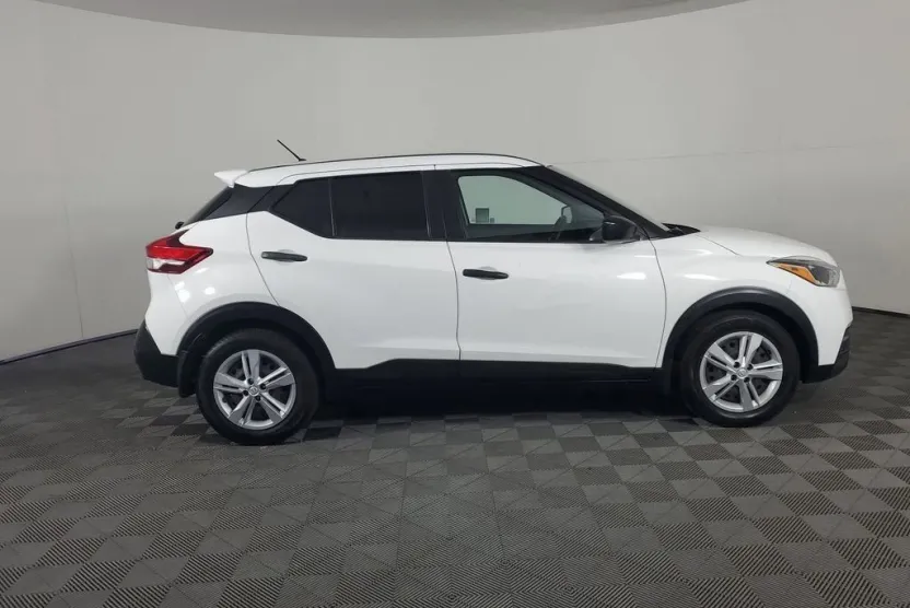 2020 Nissan Kicks S photo 1
