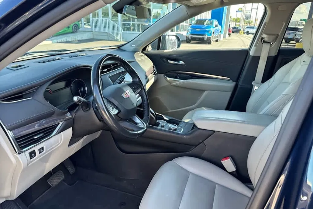 2020 Cadillac XT4 Luxury photo 1