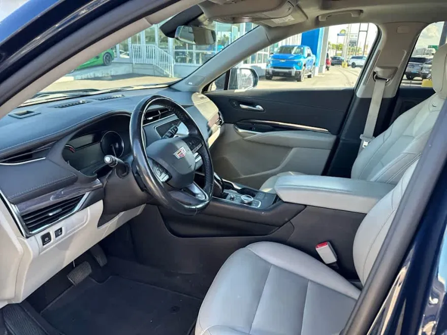 2020 Cadillac XT4 Luxury photo 1