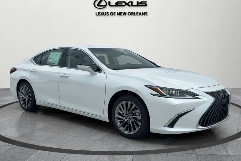 2025 Lexus ES 300h Luxury photo 1