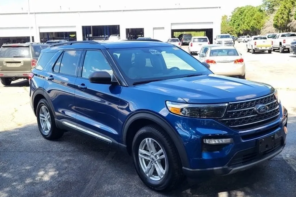 2022 Ford Explorer XLT photo 1
