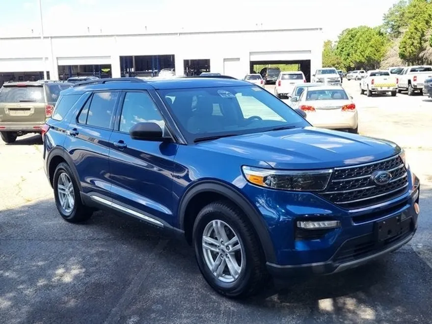 2022 Ford Explorer XLT photo 1