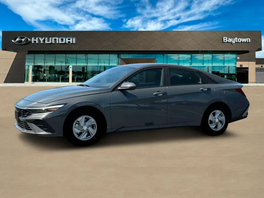 2025 Hyundai Elantra SE photo 1