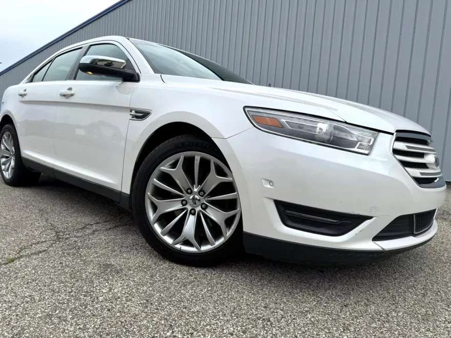 2013 Ford Taurus Limited photo 1