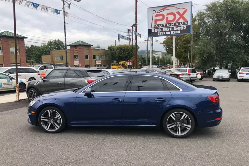 2017 Audi A4 2.0T Quattro Prestige photo 1