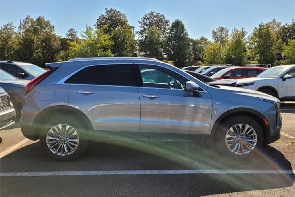 2024 Cadillac XT4 Premium Luxury photo 1
