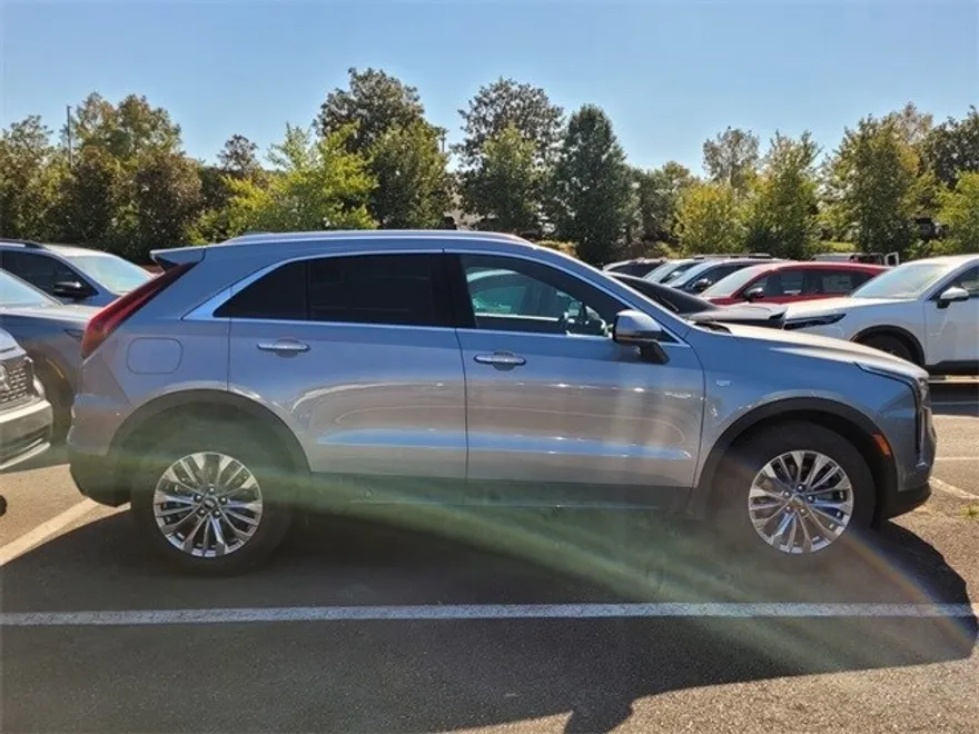 2024 Cadillac XT4 Premium Luxury photo 1