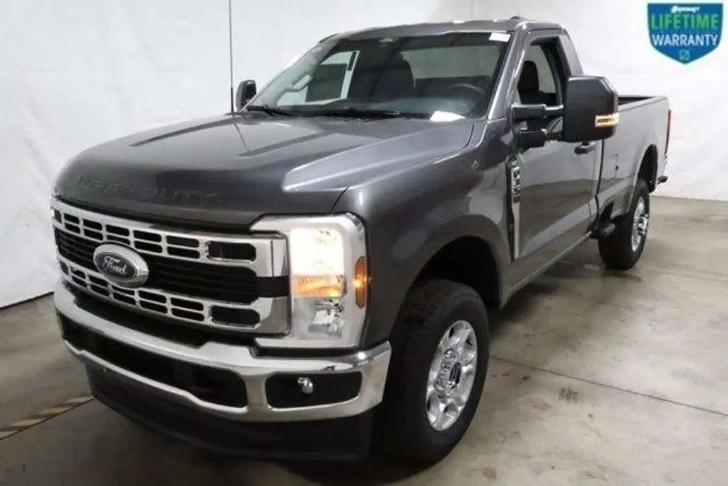 2025 Ford F-350 XLT photo 1